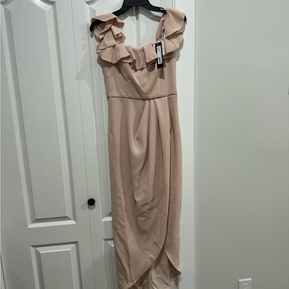 Women’s Dress - Picture 2 of 5